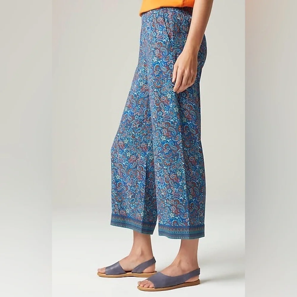 Women’s pants J Jill Silky-Soft Full-Leg Crops small Paisley Floral Beach